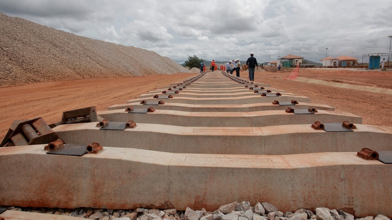 Trilhos da Ferrovia de Integração Oeste-Leste na Bahia, em foto de arquivo